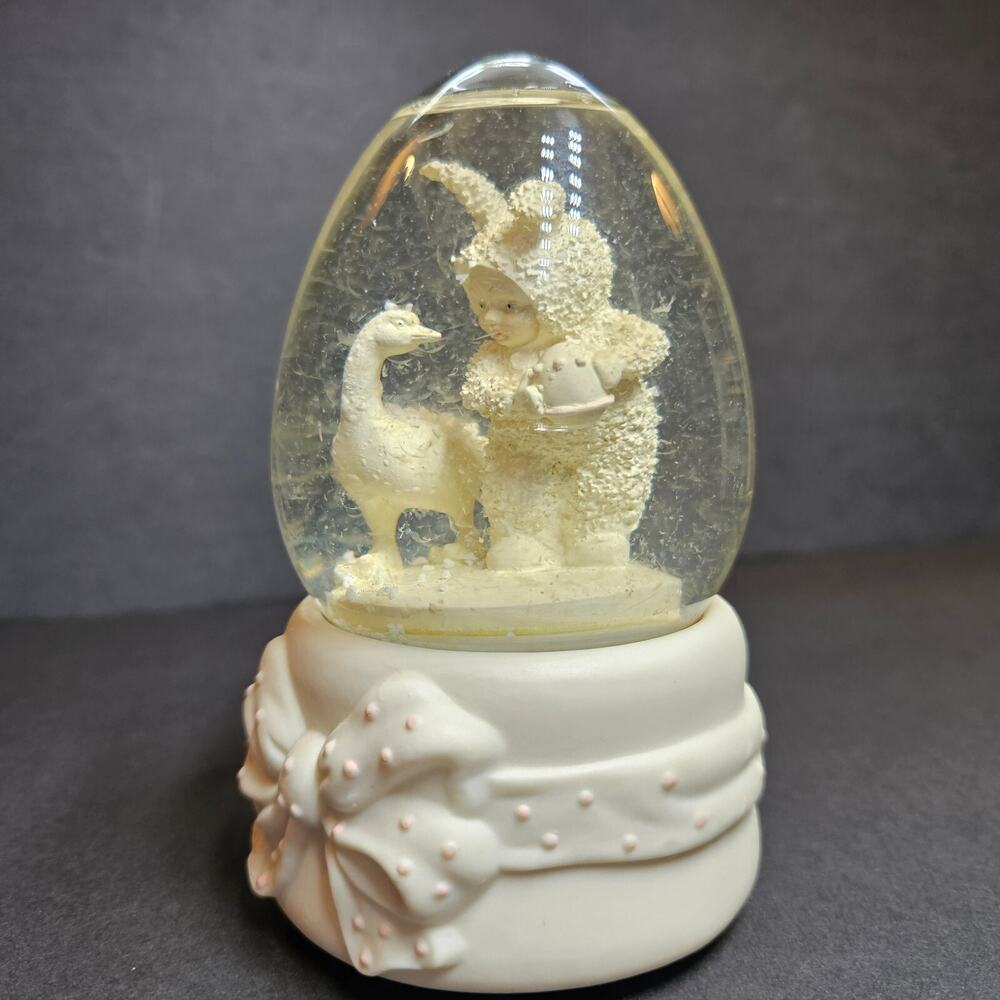 Snowbabies Dept 56 "Look What I've Got" Musical Water Snow Globe Vintage
